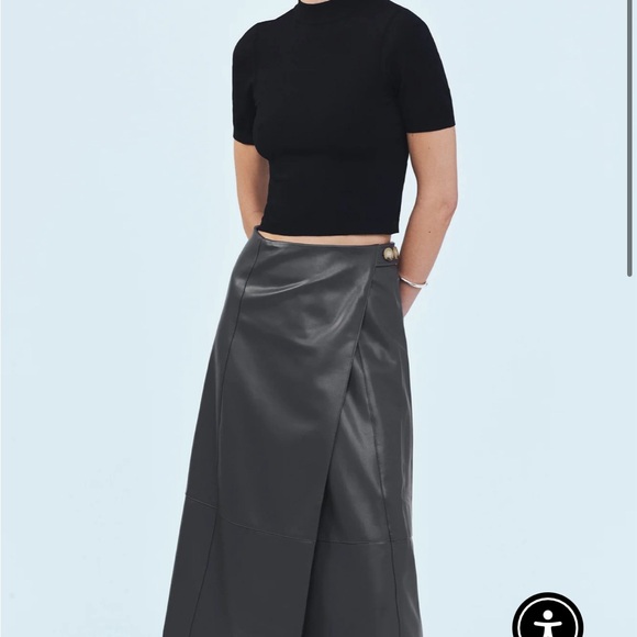 NWT Mayson the Label short sleeve turtleneck sweater - Picture 2 of 7